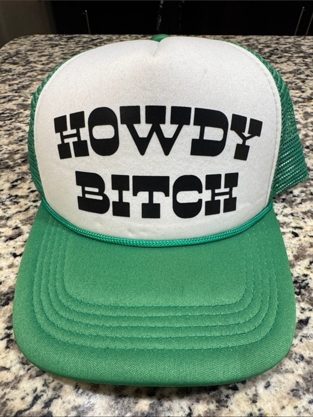 🆕 Green and White 'Howdy B!t$h' Trucker SnapBack Hat. Unisex. NWOT!🔥